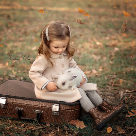 Девочка с кроликом